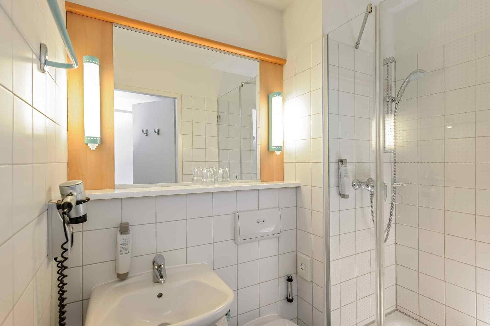 Ibis Rostock Am Stadthafen מראה חיצוני תמונה