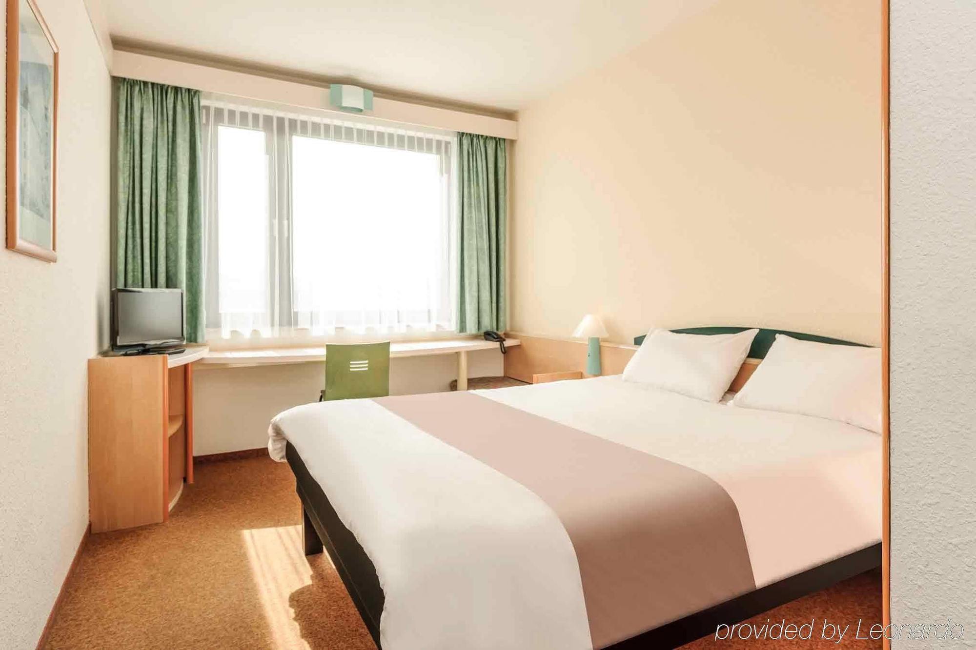 Ibis Rostock Am Stadthafen מראה חיצוני תמונה