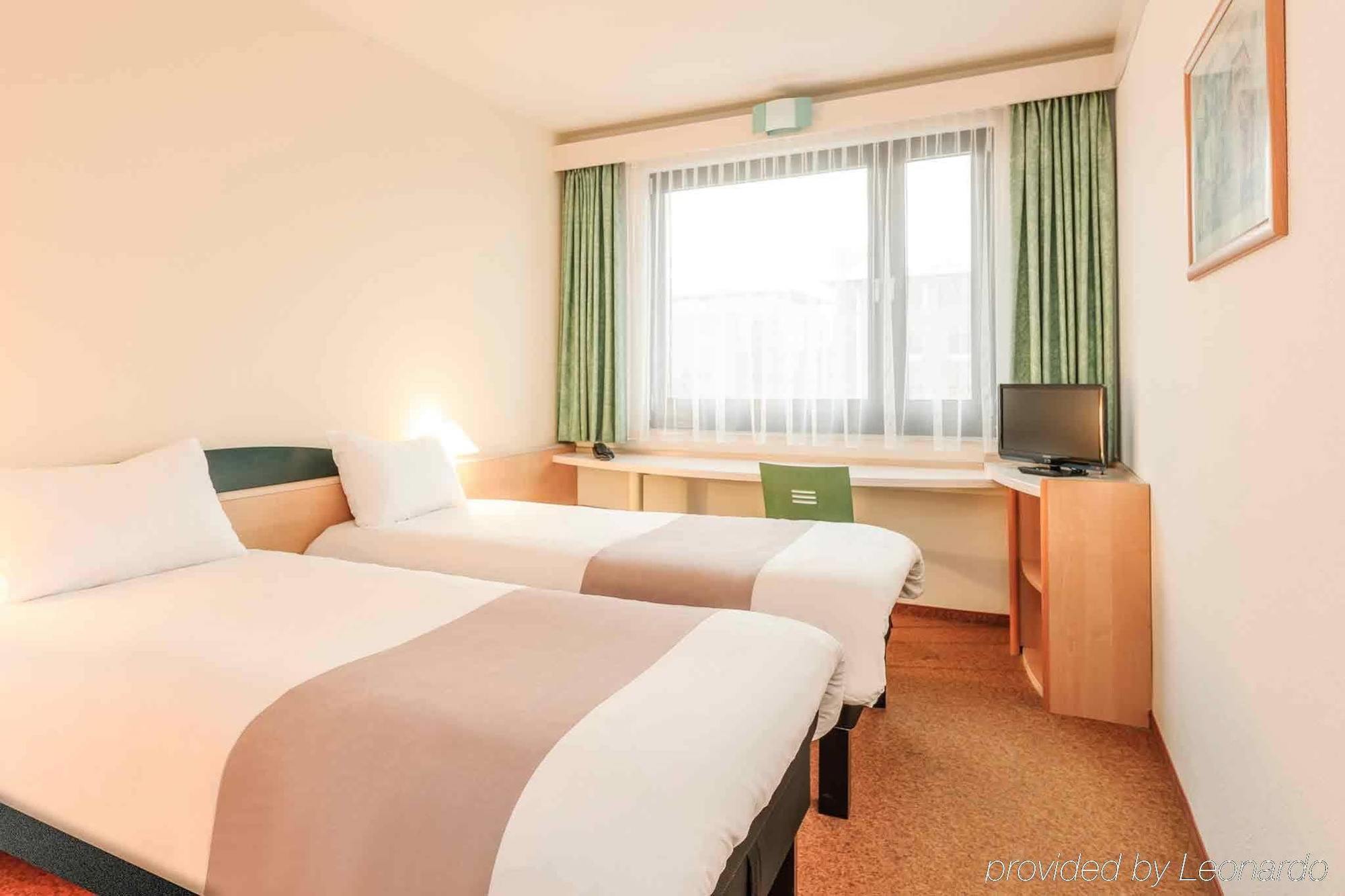 Ibis Rostock Am Stadthafen מראה חיצוני תמונה